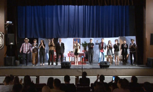 Srednjoškolski Teatar „15 novembar“ dočekan ovacijama publike