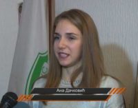Unošenje Badnjaka u zgradu Gradske skupštine u Brusu