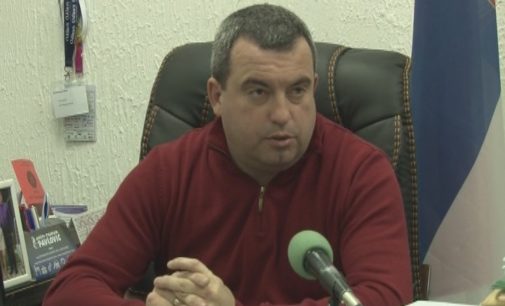 Brus zasijao u novogodišnjem ruhu