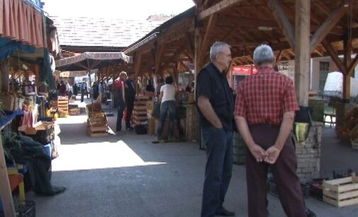 Jesenja ponuda na zelenoj pijaci u Brusu