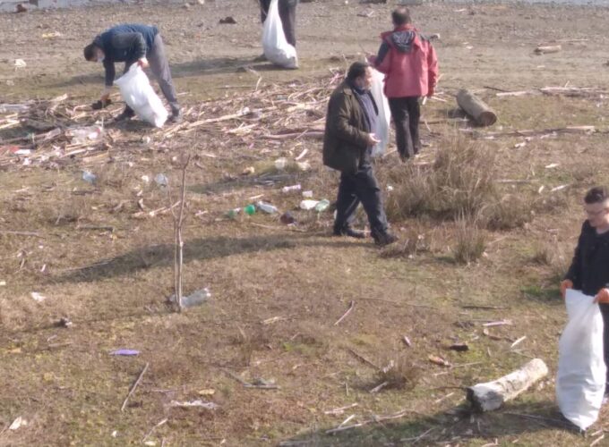 Meštani sela Zlatari u akciji čišćenja prioblja jezera Ćelije