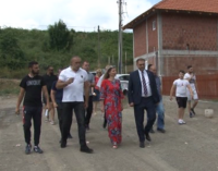 Predstavnici lokalne samouprave i Nacionalnog saveta romske manjine obišli Romsko naselje u Brusu
