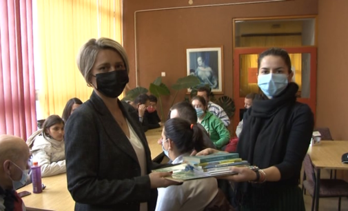 Likovno-poetska radionica članova Društva „Pčelica“ u Narodnoj biblioteci