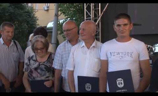 Zahvalnice zaslužnim pojedincima i organizacijama za doprinos afirmaciji bruskog kraja.
