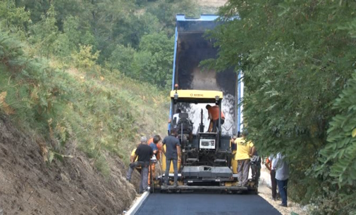 Meštani zaseoka Maksimovići u Vlajkovcima – od sada novim asfaltom
