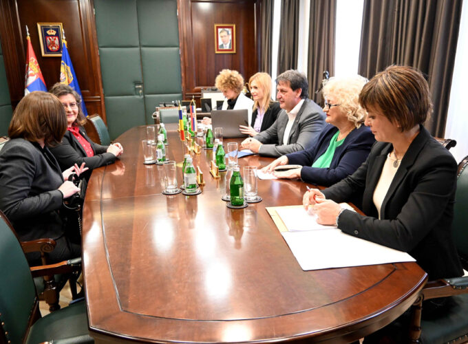 Ministar Bratislav Gašić sastao se sa ambasadorom Republike Italije i ambasadorkom Rumunije