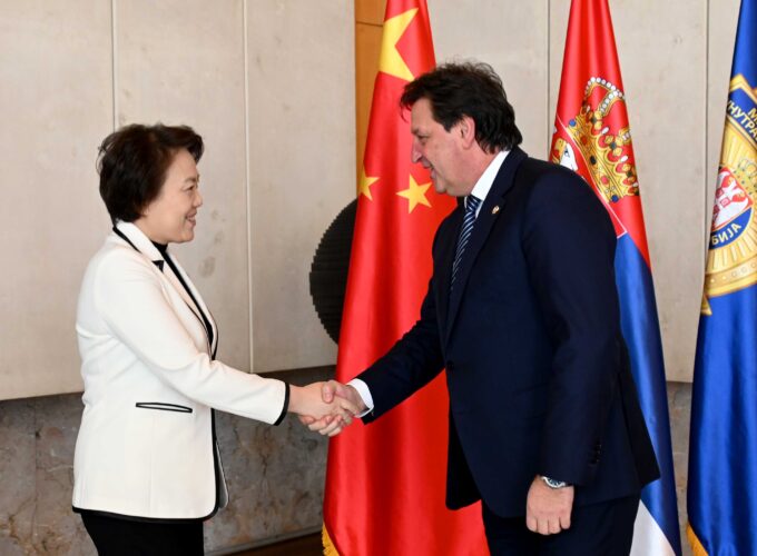 Ministar unutrašnjih poslova Bratislav Gašić u susretu sa ambasadorkom NR Kine Čen Bo