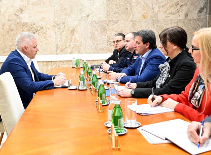 Ministar unutrašnjih poslova Bratislav Gašić sastao se sa predsednikom Centra za nestalu i zlostavljanu decu Igorom Jurićem