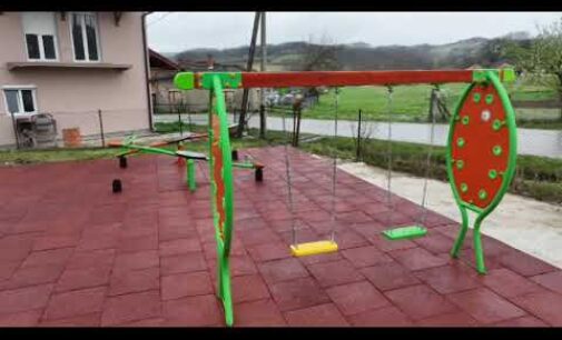 U školskom dvorištu u Igrošu otvoreno dečije igralište