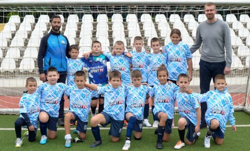 Dečiji fudbal je uvek više od igre: Meridian Sport novom donacijom dresova nagradio  FK Arena Kragujevac