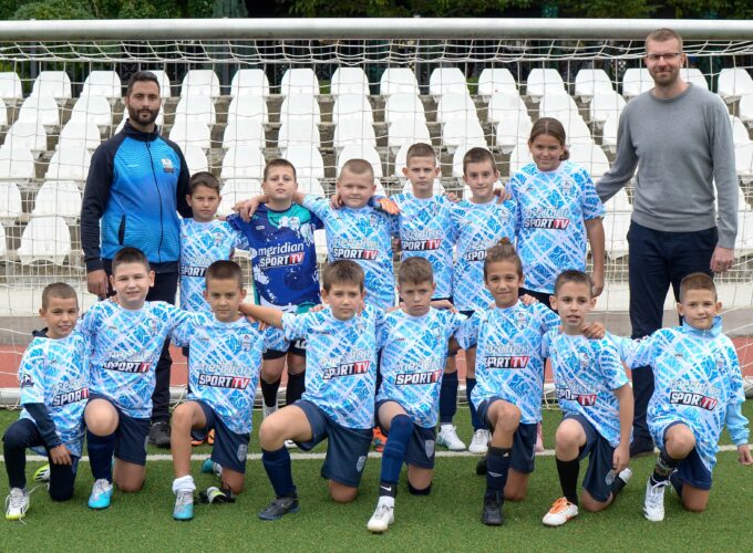 Dečiji fudbal je uvek više od igre: Meridian Sport novom donacijom dresova nagradio  FK Arena Kragujevac