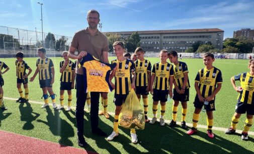 BUDUĆI ŠAMPIONI PONOVO NA TERENU: Novi kontigent Meridian sport opreme sleteo u Kragujevac za potrebe malih fudbalera Aerodrom kids-a