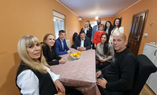 „ALEKSANDAR VUČIĆ – Srbija ne sme da stane“