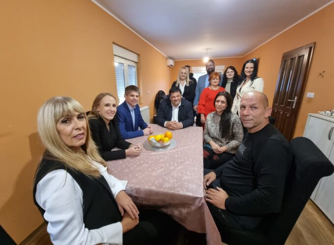 „ALEKSANDAR VUČIĆ – Srbija ne sme da stane“