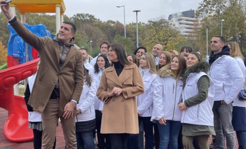 „ALEKSANDAR VUČIĆ – Srbija ne sme da stane“