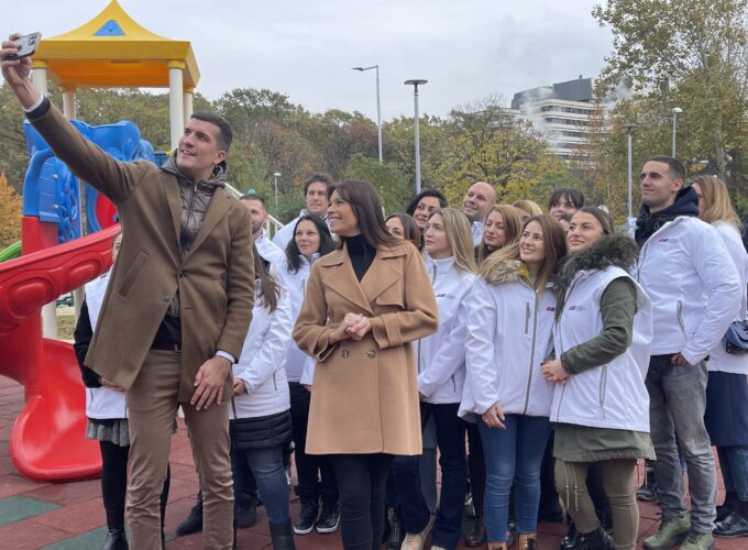 „ALEKSANDAR VUČIĆ – Srbija ne sme da stane“