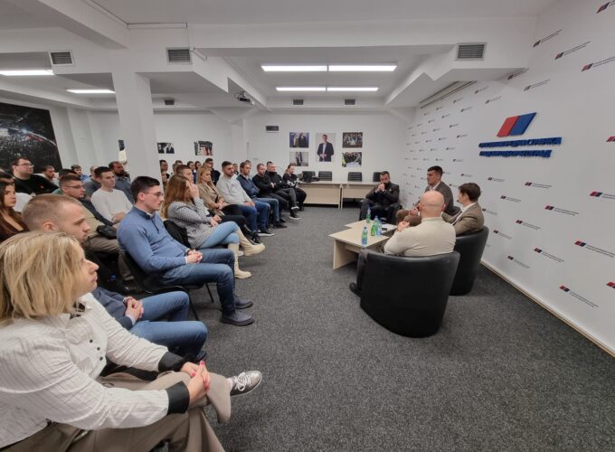 “Aleksandar Vučić – Srbija ne sme da stane”