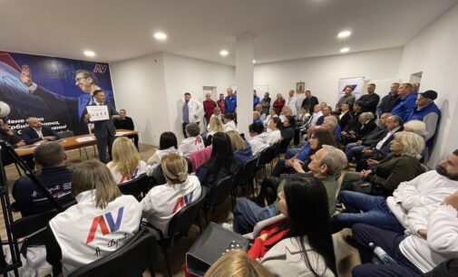 „ALEKSANDAR VUČIĆ – Srbija ne sme da stane“