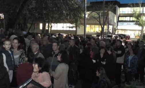 Građani svojim potpisima podržavaju izbornu listu „Aleksandar Vučić – Srbija ne sme da stane!“