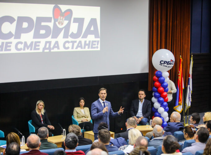 „ALEKSANDAR VUČIĆ – Srbija ne sme da stane“