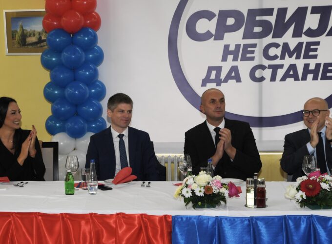 „ALEKSANDAR VUČIĆ –Srbija ne sme da stane“