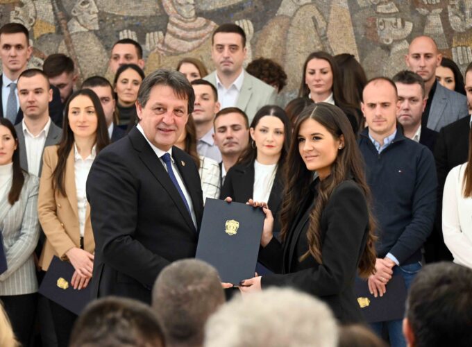 Ministar Gašić uručio rešenja o stalnom radnom odnosu za 161-og pripadnika MUP-a