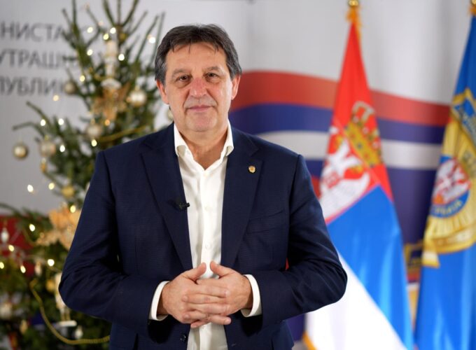 Ministar unutrašnjih poslova Bratislav Gašić čestitao Novu godinu i božićne praznike