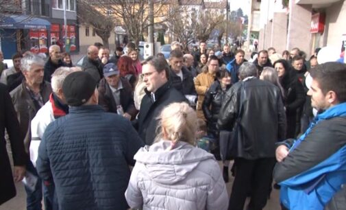 IZBORI 2023: Član Predsedništva SNS-a Nikola Selaković u razgovoru sa Brusjanima