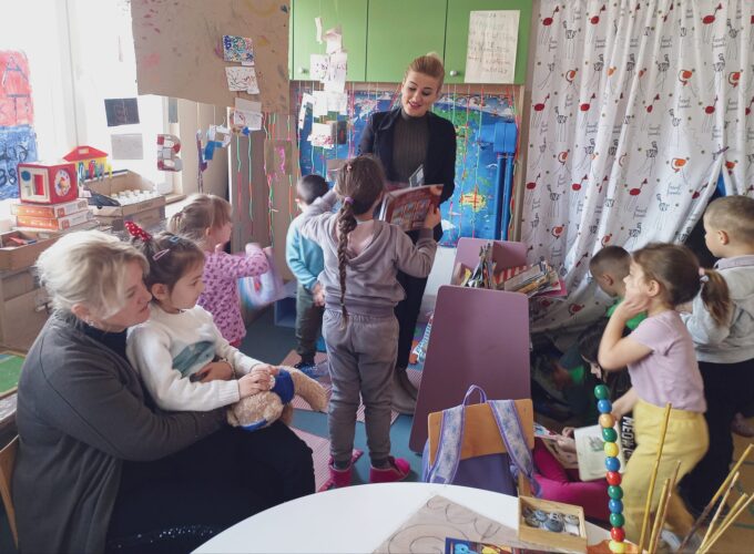 Na Dan maternjeg jezika – Bruska Narodna biblioteka sa mališanima PU „Pahuljice“ u Zlatarima