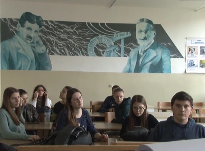 Za bruske srednjoškolce dva treća mesta na okružnom takmičenju iz fizike