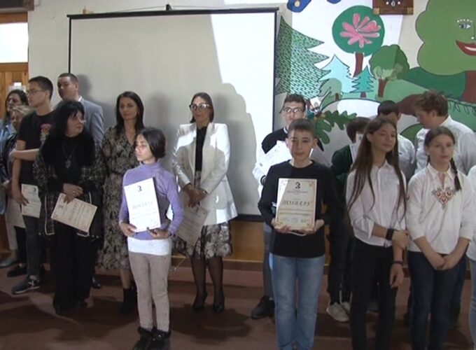 Osnovna škola „Branko Radičević“ u Razbojnai obeležila 97. rođendan