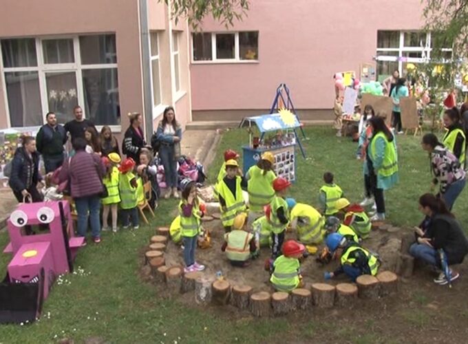 Manifestacija „Moja masta moze svasta“ u PU Pahuljice