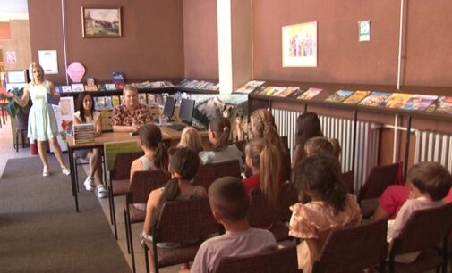 Knjige i zahvalnice za učesnike programa „Moj letnji raspust u Biblioteci“