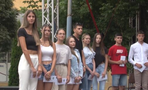 Novčane nagrade za najuspešnije bruske đake