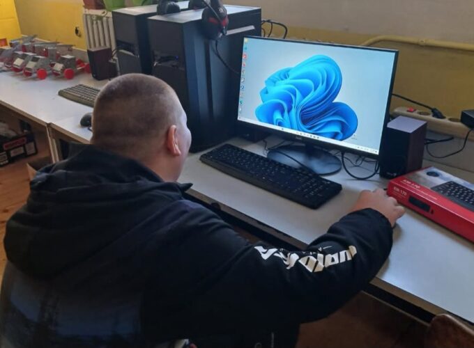 Učenici OŠ  ,,Vuk Karadžić“ u Blaževu uskoro dobijaju informatički kabinet