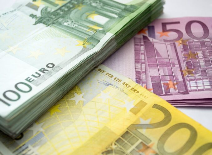 JURIŠ NA NAGRADE: Vaučer od 10.000 EVRA, Sony Playstation 5 ili iPhone15 – mogu biti tvoj!i
