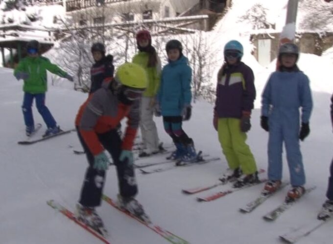 Zmajevci na besplatnoj školi skijanja u Brzeću