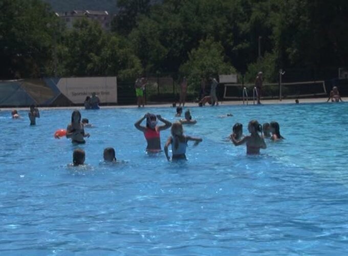 Spas od vrućina na gradskom bazenu u Brusu